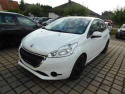 Weiß Gebraucht 2014 Peugeot 208 Active Kleinwagen | 5.490 € (Fairer Preis)