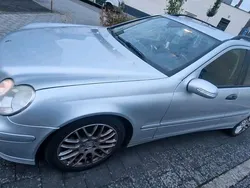 Silber Gebraucht 2007 Mercedes 220 Kombi | 3.500 €