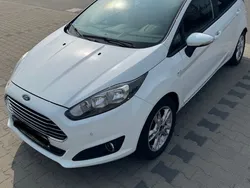 Weiß Gebraucht 2015 Ford Fiesta Titanium Kleinwagen | 6.800 € (Fairer Preis)