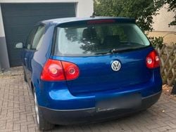 Blau Gebraucht 2004 VW Golf V Limousine | 1.200 € (Guter Preis)