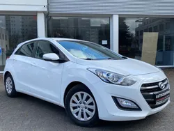 Weiß Gebraucht 2017 Hyundai i30 Trend Limousine | 6.990 € (Guter Preis)
