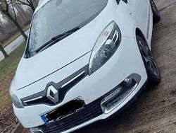 Weiß Gebraucht 2015 Renault Scénic III Van / Kleinbus | 6.500 € (Fairer Preis)
