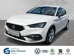 Weiß Gebraucht 2024 Seat Leon FR Limousine | 22.880 € (Etwas zu teuer)