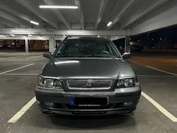 Grau Gebraucht 2001 Volvo V40 Kombi | 1.250 € (Fairer Preis)