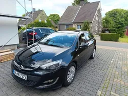 Schwarz Gebraucht 2014 Opel Astra Eco Kombi | 8.450 € (Etwas zu teuer)