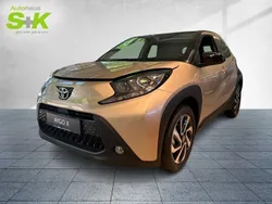 Ginger beige / night sky black Neu 2025 Toyota Aygo Kleinwagen | 20.490 €