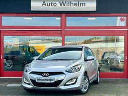 Silber Gebraucht 2015 Hyundai i30 Edition Limousine | 9.990 € (Etwas zu teuer)