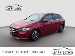 Rot Gebraucht 2022 Mercedes B180 Style Van / Kleinbus | 24.910 € (Superpreis)