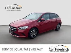 Rot Gebraucht 2022 Mercedes B180 Style Van / Kleinbus | 25.880 € (Fairer Preis)