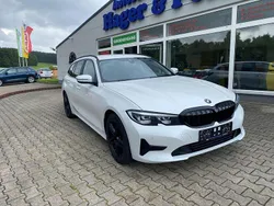 Weiß Gebraucht 2020 BMW 318 Advantage Kombi | 21.990 € (Fairer Preis)