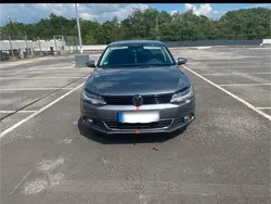 Grau Gebraucht 2012 VW Jetta Limousine | 6.400 € (Fairer Preis)
