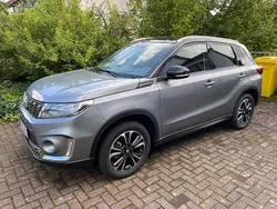 Grau Gebraucht 2023 Suzuki Vitara Comfort+ SUV | 22.995 € (Fairer Preis)