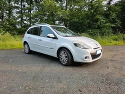 Weiß Gebraucht 2009 Renault Clio GrandTour Kombi | 2.790 €