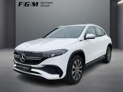 Polarweiß Gebraucht 2021 Mercedes EQA250 AMG line SUV | 31.970 € (Fairer Preis)
