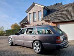 Violet Gebraucht 1993 Mercedes E250 Kombi | 8.650 €