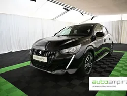 Perlanera schwarz Gebraucht 2023 Peugeot 208 Allure Kleinwagen | 15.990 € (Guter Preis)