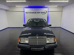 Blau Gebraucht 1992 Mercedes E230 Limousine | 13.999 €