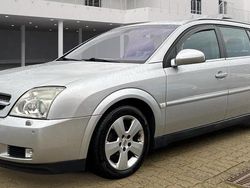 Grau Gebraucht 2005 Opel Vectra Kombi | 3.350 € (Etwas zu teuer)
