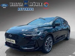 Obsidianschwarz metallic Gebraucht 2022 Ford Focus ST-Line Kombi | 29.980 €