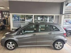 Grau Gebraucht 2009 Mercedes B160 Van / Kleinbus | 5.990 € (Fairer Preis)