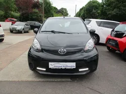 Schwarz Gebraucht 2014 Toyota Aygo Cool Kleinwagen | 4.790 € (Fairer Preis)