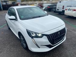 Weiß Gebraucht 2021 Peugeot 208 Kleinwagen | 8.850 €