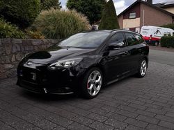 Schwarz Gebraucht 2013 Ford Focus ST Kombi | 10.750 € (Teuer)