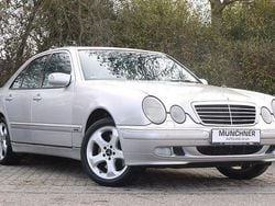 Grau Gebraucht 2002 Mercedes E430 Avantgarde Limousine | 8.999 €