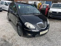 Schwarz Gebraucht 2011 Lancia Musa Platinum Van / Kleinbus | 2.200 € (Guter Preis)