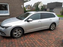 Silber Gebraucht 2021 VW Golf VIII Life Kombi | 16.500 € (Etwas zu teuer)