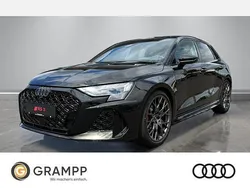 Grün (dark olive metallic) Neu 2025 Audi RS3 Sportback Exclusive Kleinwagen | 70.000 € (Guter Preis)