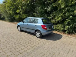 Blau Gebraucht 2010 Skoda Fabia Kleinwagen | 1.999 € (Guter Preis)