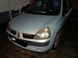 Grau Gebraucht 2004 Renault Clio II Kombi | 800 € (Guter Preis)