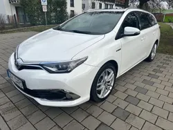 Weiß Gebraucht 2018 Toyota Auris Touring Sports Executive Kombi | 15.199 € (Fairer Preis)