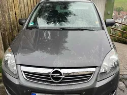 Grau Gebraucht 2010 Opel Zafira Van / Kleinbus | 1.800 € (Superpreis)