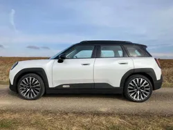 Weiß Gebraucht 2025 Mini Aceman Classic SUV | 33.999 €