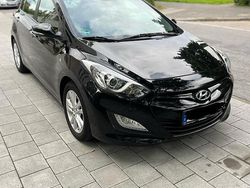 Schwarz Gebraucht 2014 Hyundai i30 Edition Kleinwagen | 6.190 € (Fairer Preis)
