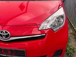 Rot Gebraucht 2013 Toyota Verso-S Cool Van / Kleinbus | 5.990 € (Fairer Preis)