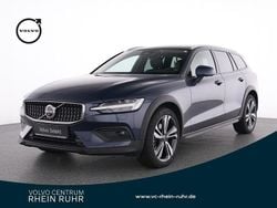 Blau Gebraucht 2023 Volvo V60 CC Ultimate Kombi | 41.990 € (Etwas zu teuer)