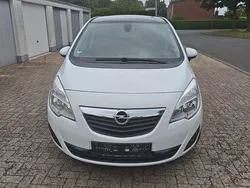 Weiß Gebraucht 2011 Opel Meriva Color Edition Van / Kleinbus | 5.999 € (Fairer Preis)