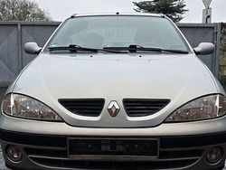 Silber Gebraucht 2002 Renault Mégane GrandTour Kombi | 1.300 €