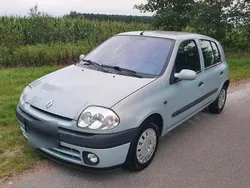 Silber Gebraucht 2000 Renault Clio II Kleinwagen | 2.500 € (Teuer)