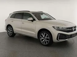 Sechura beige metallic Neu 2024 VW Touareg R-line SUV | 73.045 € (Superpreis)