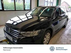 Deep black perleffekt Gebraucht 2023 VW Passat Basis Kombi | 28.490 € (Guter Preis)