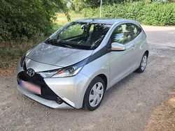 Grau Gebraucht 2016 Toyota Aygo Kleinwagen | 3.500 € (Superpreis)