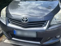 Grau Gebraucht 2010 Toyota Verso Van / Kleinbus | 3.200 € (Guter Preis)