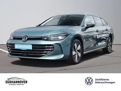 Grün Gebraucht 2024 VW Passat Elegance Kombi | 38.430 € (Guter Preis)