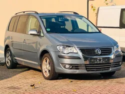 Grau Gebraucht 2009 VW Touran Highline Van / Kleinbus | 4.699 € (Fairer Preis)