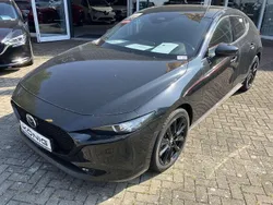 Jet black (schwarz) Gebraucht 2024 Mazda 3 Homura-Line Limousine | 26.887 € (Fairer Preis)