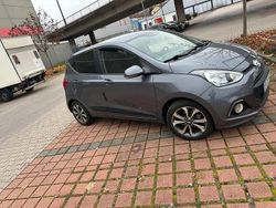 Grau Gebraucht 2016 Hyundai i10 Kleinwagen | 6.350 € (Guter Preis)